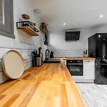 Darja Apartment *